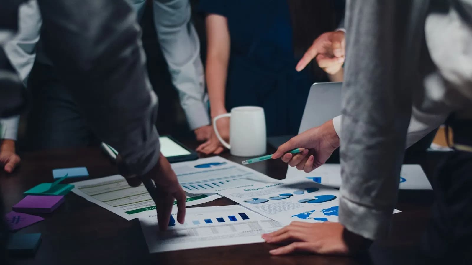 Data analysis and no-code project metrics review at business meeting